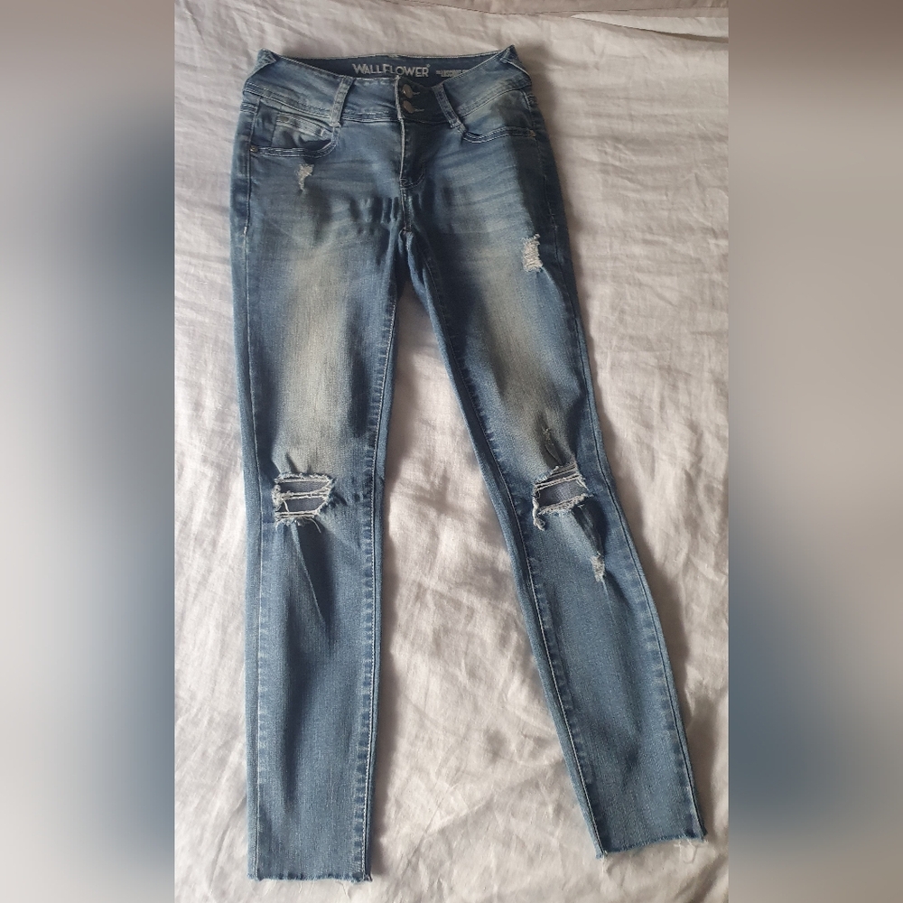 Wallflower Women's Distressed Skinny Jeans